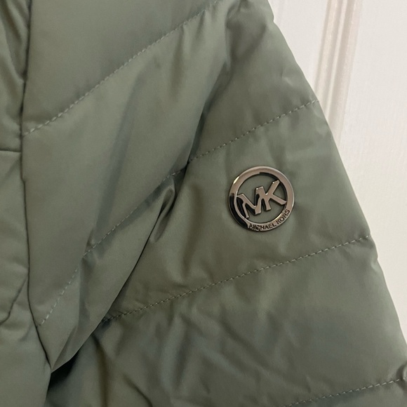 Michael Kors Ultra Lightweight Down Fill Jacket - Picture 7 of 10